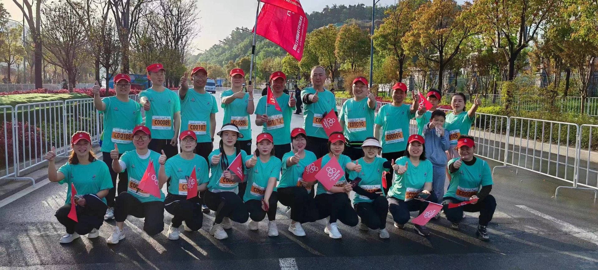 奔跑吧，只為遇見更好的自己 ——精密科技股份組織參加?xùn)|風商用車·2024十堰馬拉松賽事